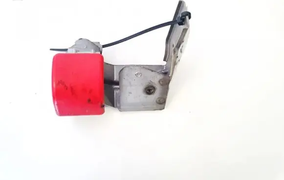 Volvo S40, V40 Engine bonnet (hood) release handle