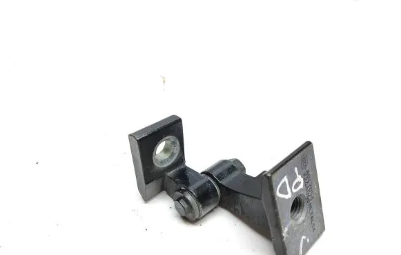 BMW 2 F46 Front door upper hinge A047058 7246066