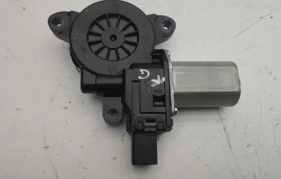 Mazda CX-5 II Rear door window regulator motor CM012820
