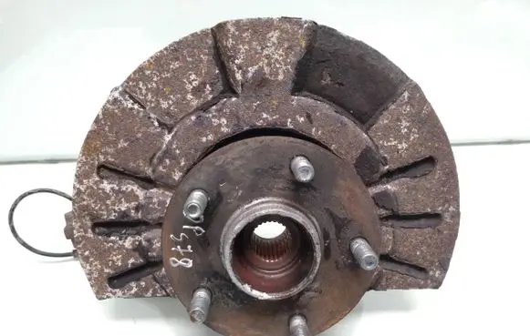 Suzuki Grand Vitara II Front wheel hub spindle knuckle
