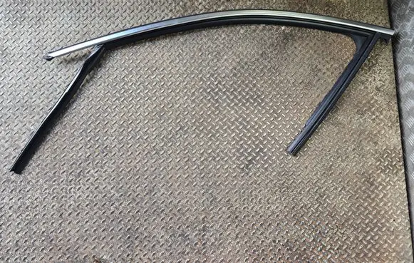 Audi A5 Rubber seal front door window/glass 8B3837431