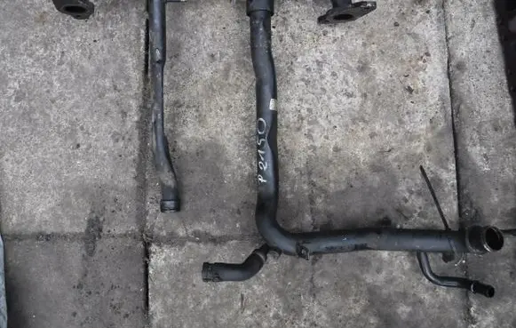 Volkswagen PASSAT B5.5 Engine coolant pipe/hose 078121070CG