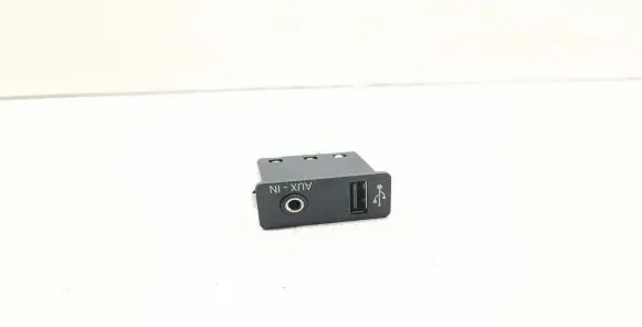 BMW X1 E84 USB socket connector 9241331 84109241331