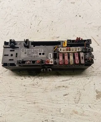 Mercedes-Benz E W210 Fuse box set A0005400372 05376120