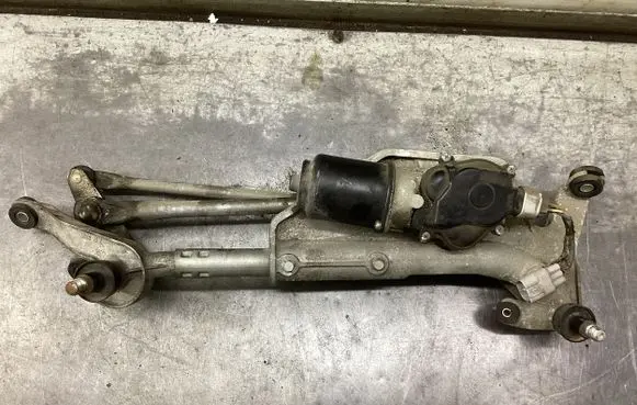 Honda CR-V Front wiper linkage and motor A1834 7003
