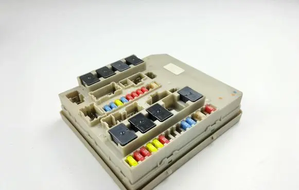 Renault Clio III Fuse module 902663A