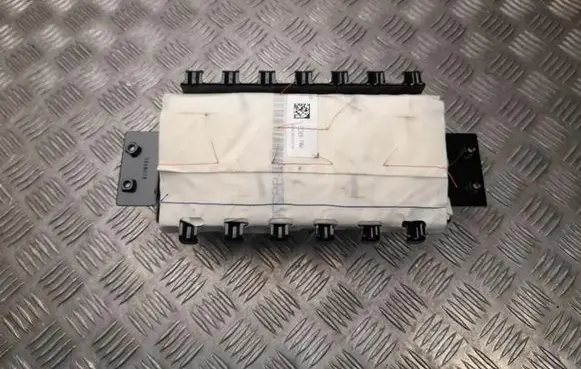 Tesla Model Y Passenger airbag 1077824CNF