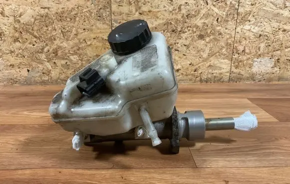 Ford Mondeo Mk III Master brake cylinder 2S712422AA 0204024728 S712422AA