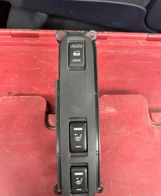Nissan Note (E11) Seat heating switch 96910AX610 K13696