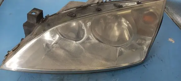 Ford Mondeo Mk III Front reflector 