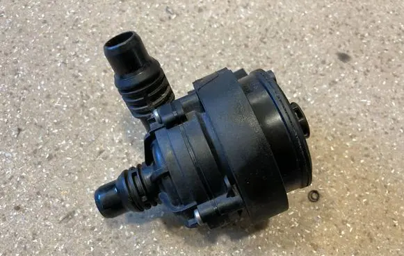 BMW 3 G20 G21 Electric auxiliary coolant/water pump 8840614