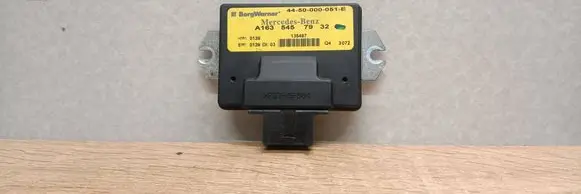 Mercedes-Benz ML W163 Transfer box differential control unit A1635457932 4450000051E 135497