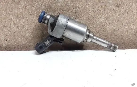Audi A4 S4 B8 8K Fuel injector 06H906036G