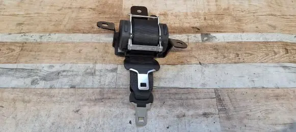 Nissan Qashqai Middle seatbelt (rear) 606161961 047134