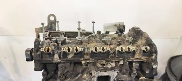 Volkswagen PASSAT B8 Engine head 06K403AE