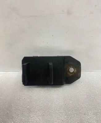 Radiator mount bracket