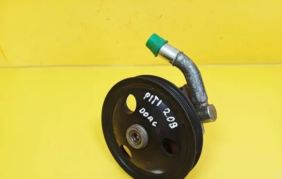 Chrysler PT Cruiser Power steering pump 4668252