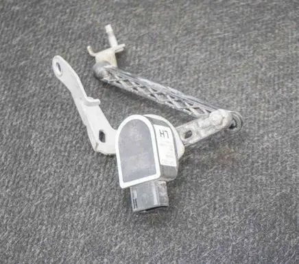 Volvo XC40 Rear air suspension level height sensor 8888899689 32221957
