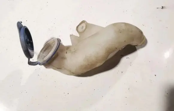 Volvo S40 Windshield washer fluid reservoir/tank