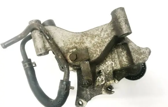 Hyundai Elantra Engine mounting bracket