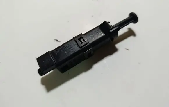 Volvo S70 V70 V70 XC Brake pedal sensor switch 9146505