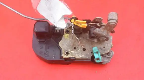 Jeep Grand Cherokee (WK) Front door lock