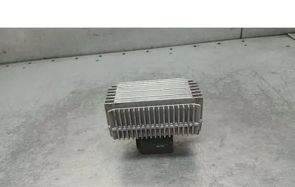 Opel Vectra C Glow plug pre-heat relay 90508974