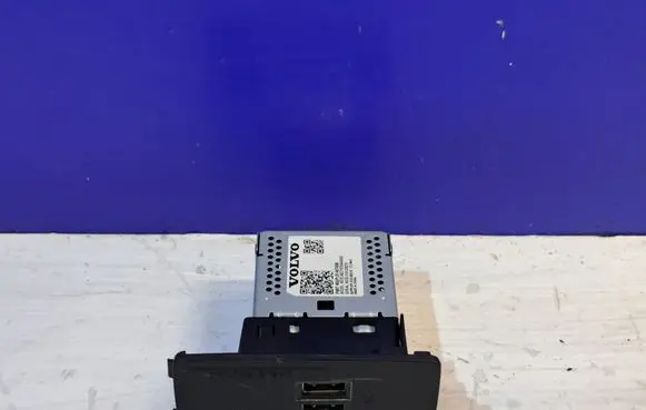 Volvo XC60 AUX in-socket connector 31407038