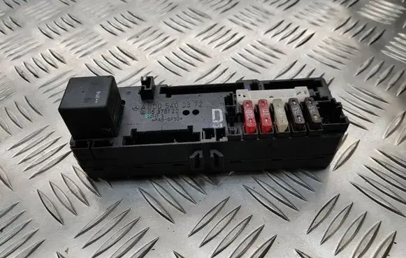 Mercedes-Benz E W210 Fuse module A0005400372