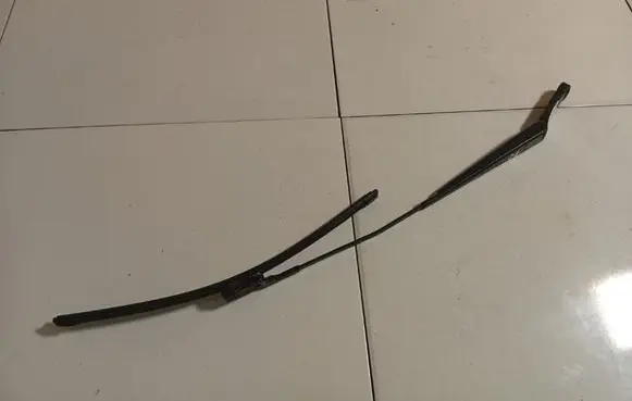 Volkswagen PASSAT B6 Front wiper blade arm 3C1955410B