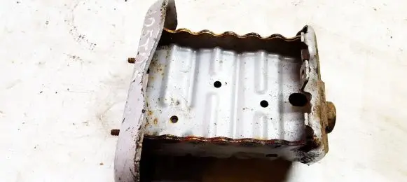 Nissan Primera Front bumper mounting bracket