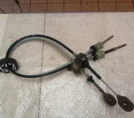 Opel Astra H Gear shift cable linkage 13110708