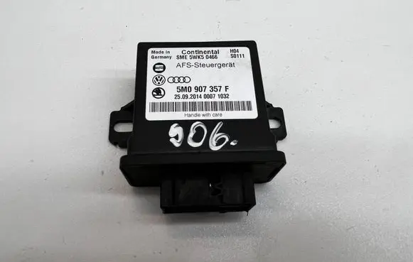 Volkswagen Touran II Light module LCM 5M0907357F 5WK50466