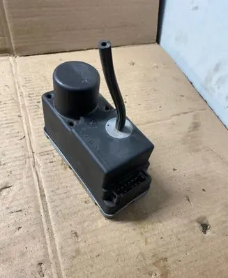 Volkswagen Golf III Central locking vacuum pump 1H0962257