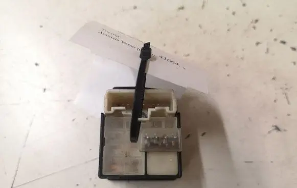 Toyota Avensis Verso Wing mirror switch 183575