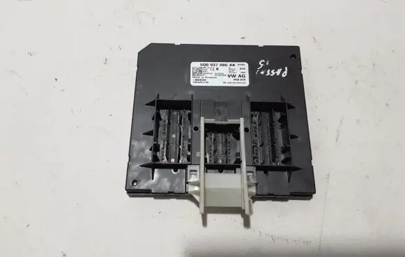 Volkswagen PASSAT B8 Comfort/convenience module 5Q0937086AK