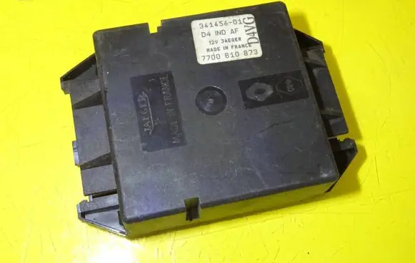 Renault Laguna I Central body control module 7700810873