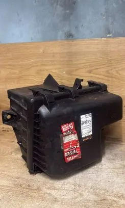 Volvo V70 Air filter box 8638661