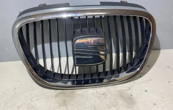 Seat Toledo III (5P) Front bumper upper radiator grill 5P0853654