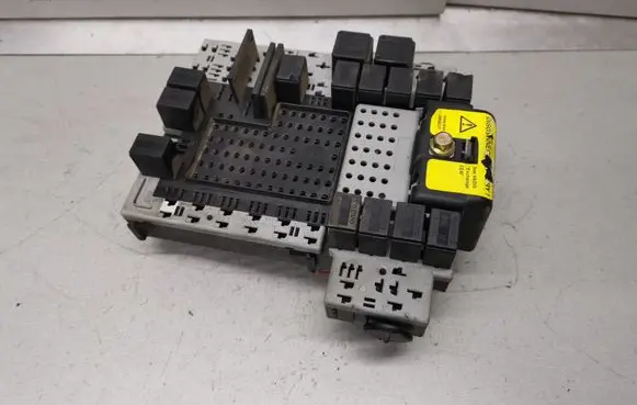Volvo XC70 Fuse module 08688434