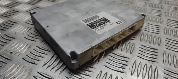 Toyota Avensis T250 Engine control unit/module 8966105A50 MB1758008301