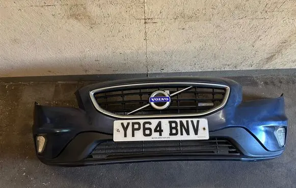 Volvo V40 Front bumper 31347085