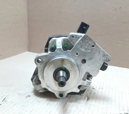BMW 5 E60 E61 Fuel injection high pressure pump 7798333 0445010146