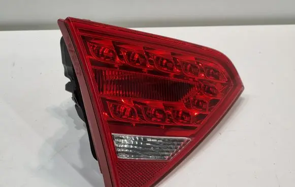 Audi A5 8T 8F Tailgate rear/tail lights 8T0945094A