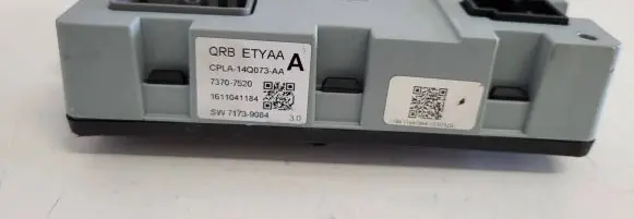 Jaguar XE Fuse module CPLA14Q073AA 73707520