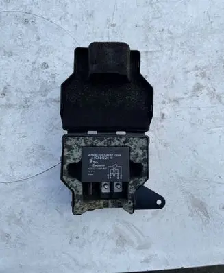Mercedes-Benz C W204 Battery relay fuse A1695450046