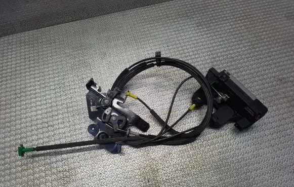Opel Vivaro Sliding door lock 8200020185