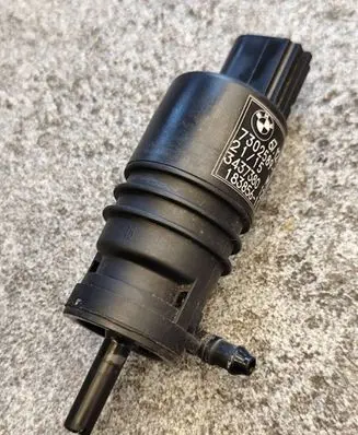 BMW X3 F25 Windscreen/windshield washer pump 7302589 67127302589