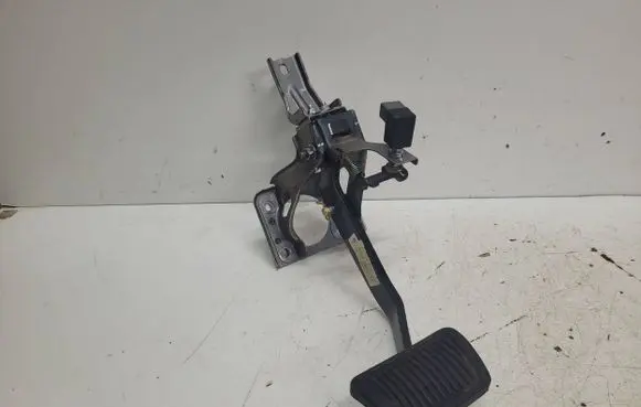 KIA Sportage Brake pedal 328002S950