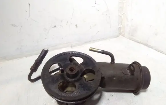 Toyota Yaris Power steering pump